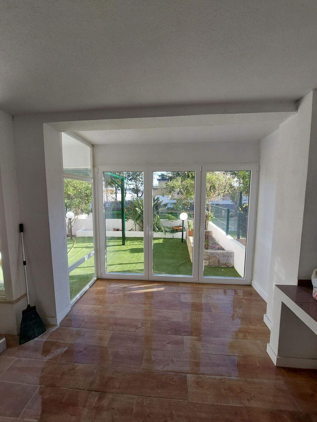 Porta e acesso ao jardim